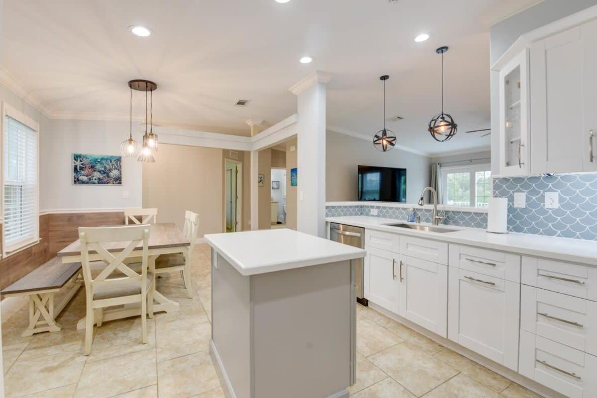 Loggerhead Lagoon - Modern Waterfront Home Pirates Cove エクステリア 写真